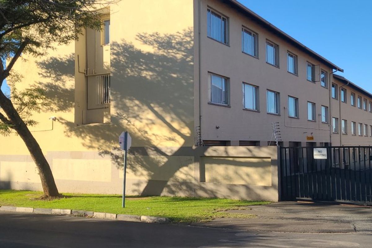 Modern & Comfortable 2-Bed Flat – Perfect for First-Time Buyers or Investors - Photo 2