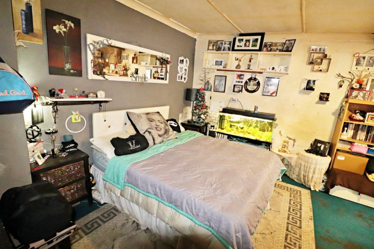 A Lovely Family Home in Fishers Hill with a Cottage. - Photo 2