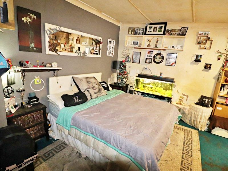 A Lovely Family Home in Fishers Hill with a Cottage. - Photo 2