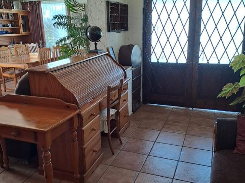 A Lovely Family Home in Fishers Hill with a Cottage. - Photo 7