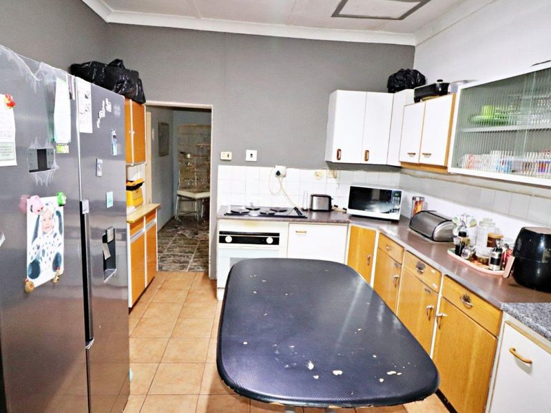 Renovators Dream – 3 Bedrooms, Full Bathroom - Photo 10