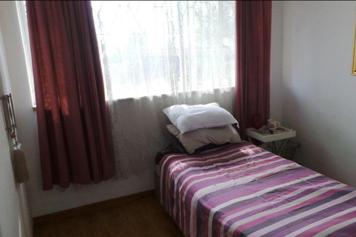 Large Family Townhouse with Private Garden & Pet-Friendly  - Photo 5