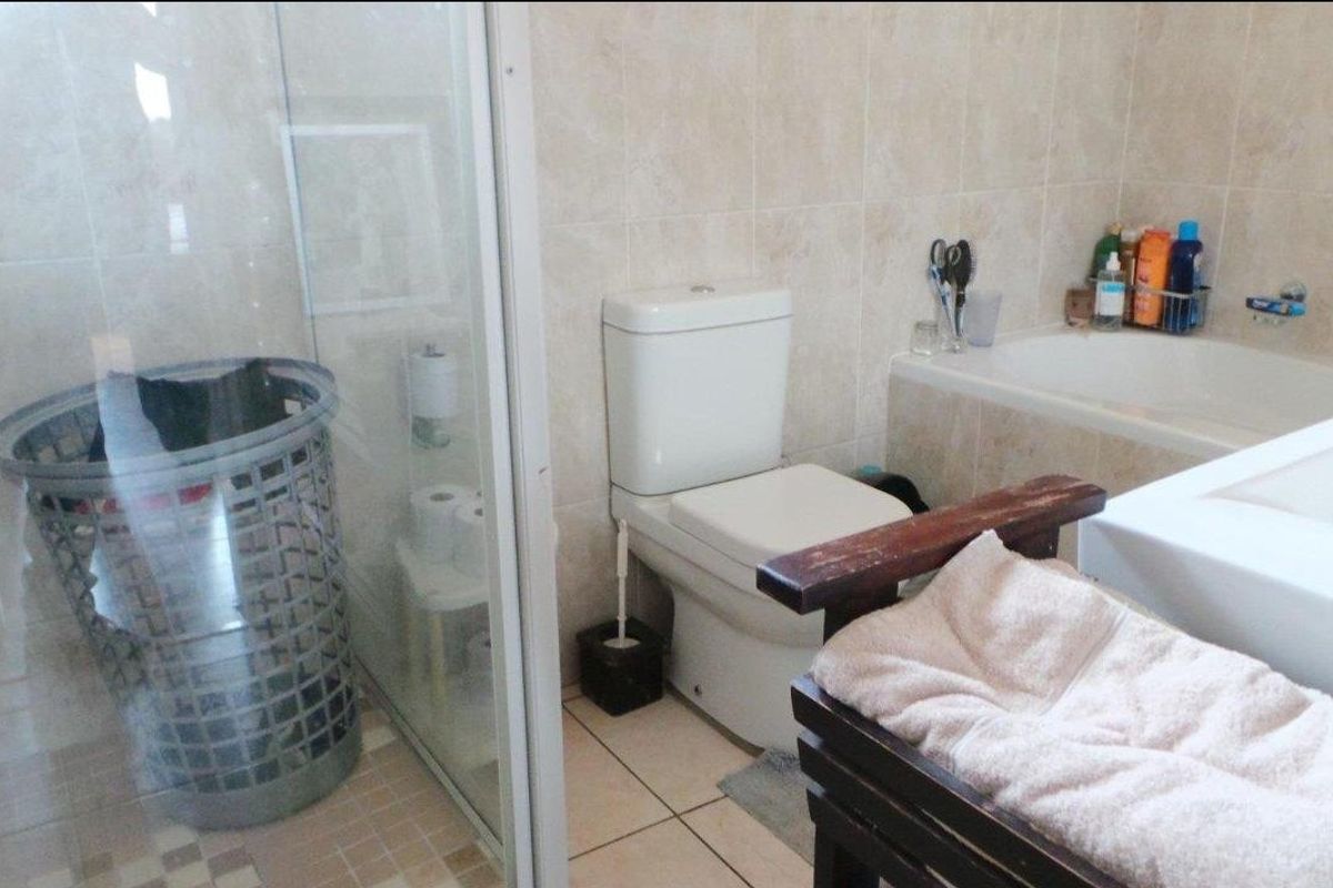 Large Family Townhouse with Private Garden & Pet-Friendly  - Photo 2