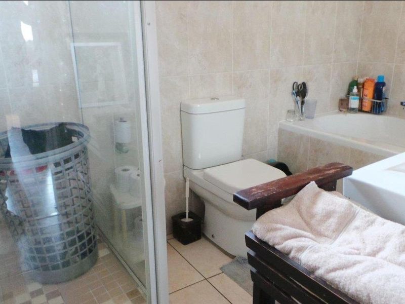 Large Family Townhouse with Private Garden & Pet-Friendly  - Photo 2
