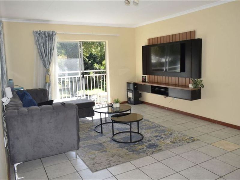 Charming Home with Pool and Practical Living Spaces - Photo 2