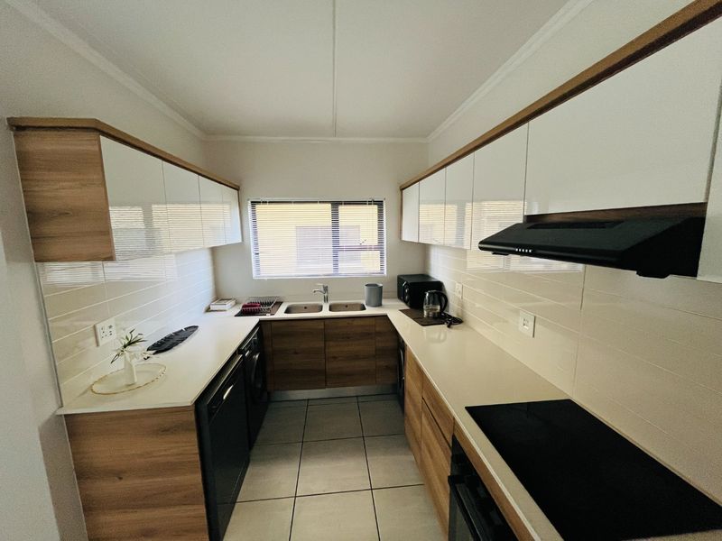 Three bedroom And two  bath apartment  for rent in  Waterfall, call us Now!! - Photo 2