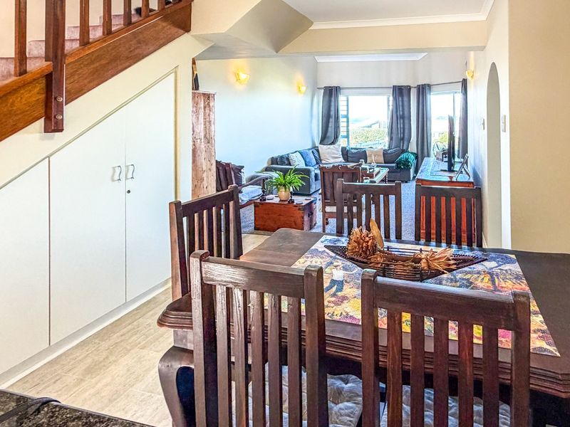 Upmarket Seaspray Estate Living; Your Chance to Own Coastal Elegance in Gonubie with Magical Elevated Sea Views.  - Photo 8
