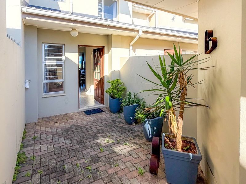 Upmarket Seaspray Estate Living; Your Chance to Own Coastal Elegance in Gonubie with Magical Elevated Sea Views.  - Photo 5