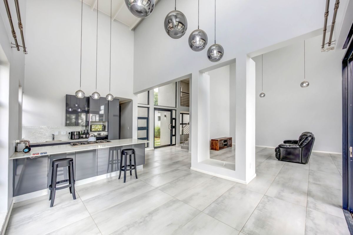 Modern Double-Story Home | 3 Bed | 3 Bath | High Ceilings & Expansive Glass | Jackal Creek Golf Estate | Fairway Views - Photo 5