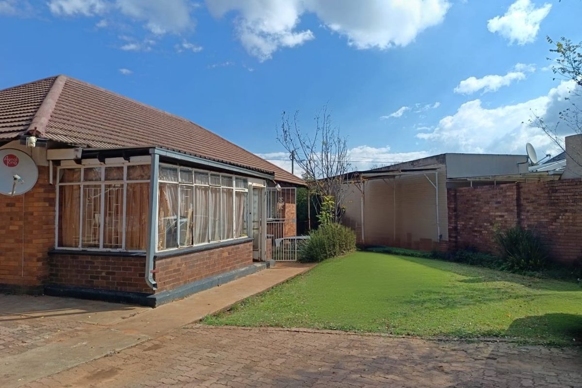 3 Bedroom house for sale in Stilfontein - Photo 2