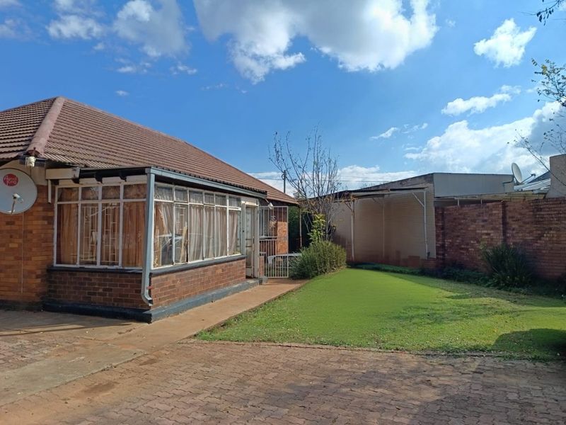3 Bedroom house for sale in Stilfontein - Photo 2