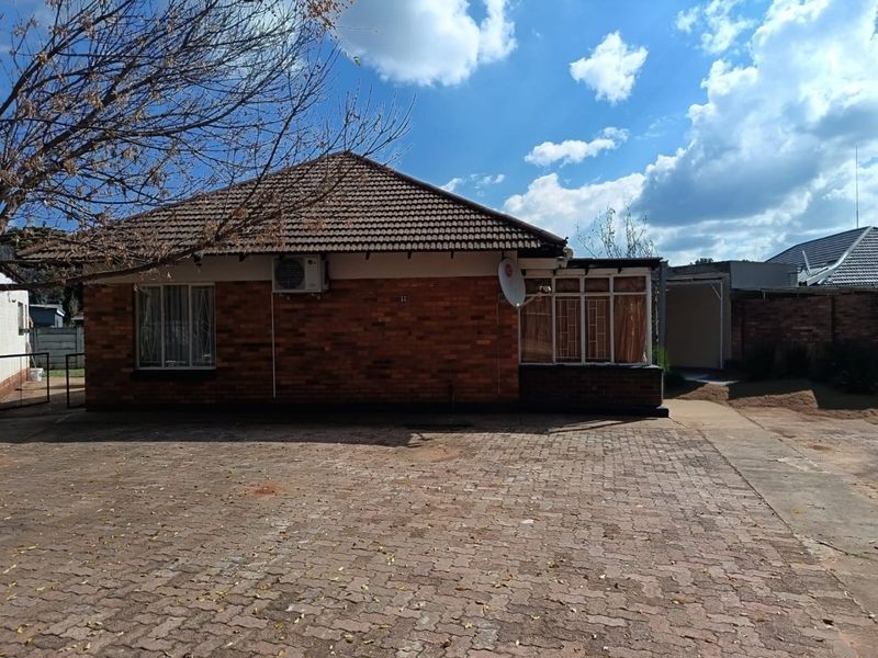 3 Bedroom house for sale in Stilfontein - Photo 3