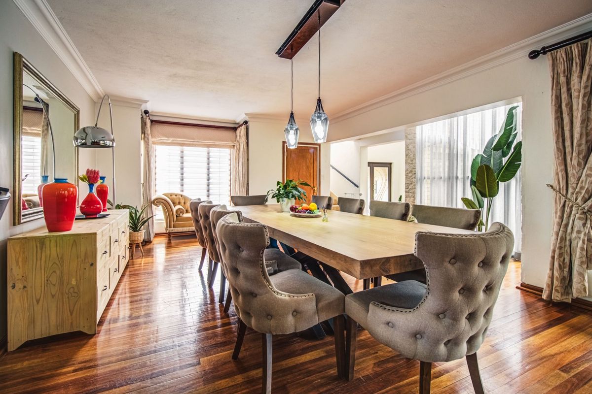 Superb Designer Home - Photo 3