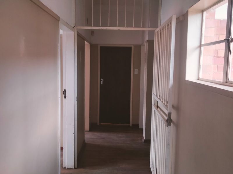 *** Reduced***   Beautifull 3 Bedroom Family Home with separate Study/office space for sale in Proclamation Hill Reduced - Photo 8