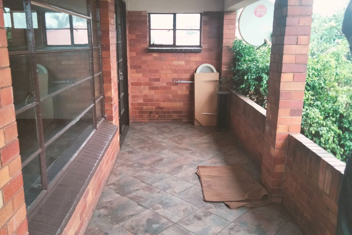 *** Reduced***   Beautifull 3 Bedroom Family Home with separate Study/office space for sale in Proclamation Hill Reduced - Photo 3