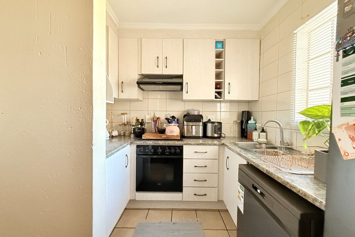 Immaculate 2 Bed 1 Bath Apartment opposite Vodaworld - Photo 4