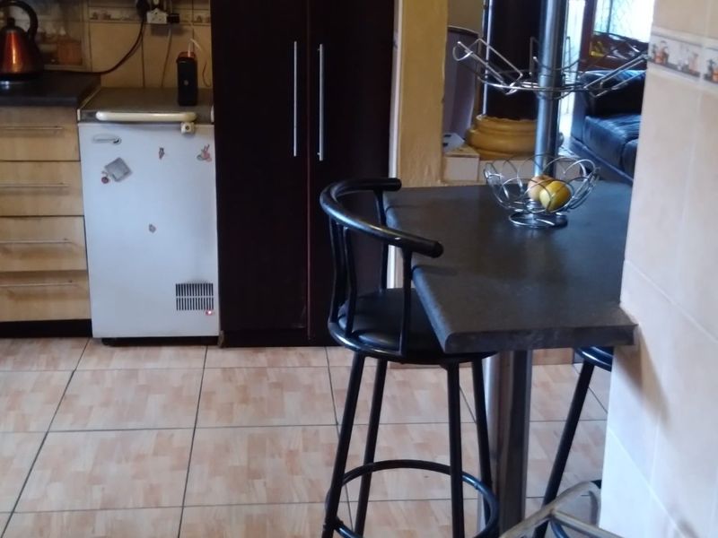 Spacious 3 bedroom home in Atteridgeville + 2 garages + 2 carports - Photo 9