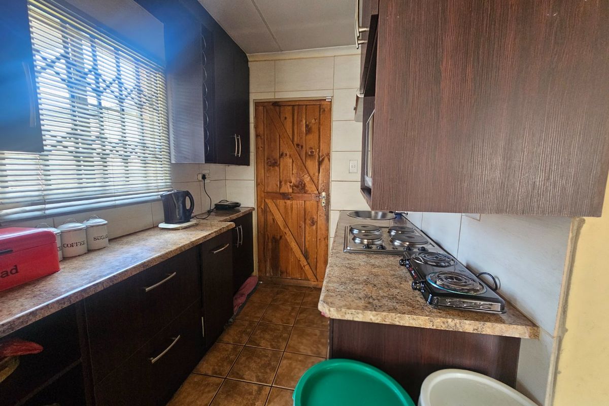 2 bedroom house for sale - Photo 2
