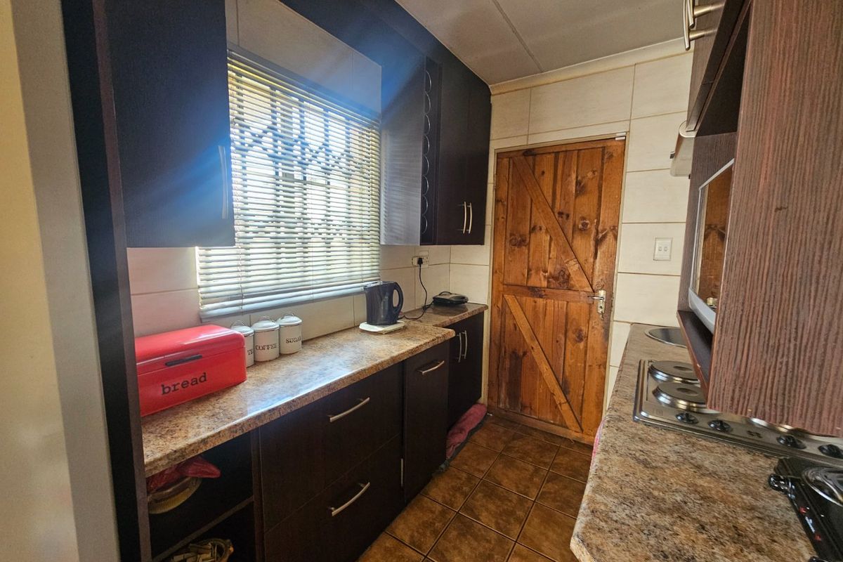 2 bedroom house for sale - Photo 3