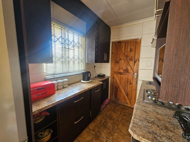 2 bedroom house for sale - Photo 3