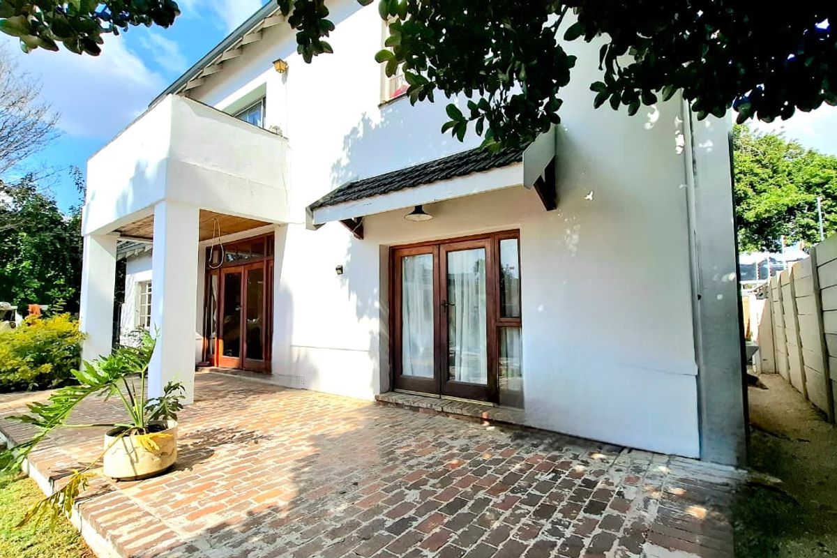 Double storey 3 bedroom 2 bathroom Orange Grove home  - Photo 3