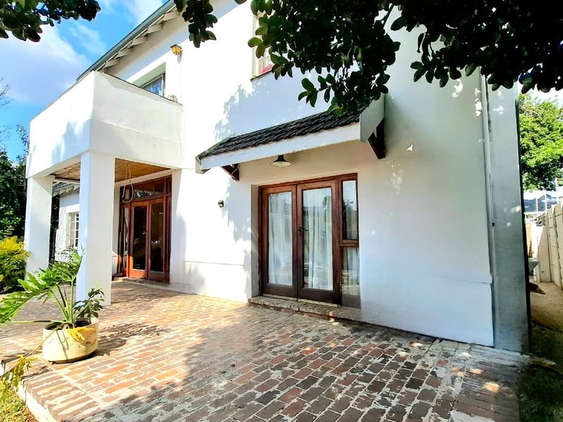 Double storey 3 bedroom 2 bathroom Orange Grove home  - Photo 3