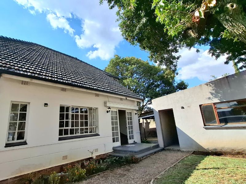 Double storey 3 bedroom 2 bathroom Orange Grove home  - Photo 5