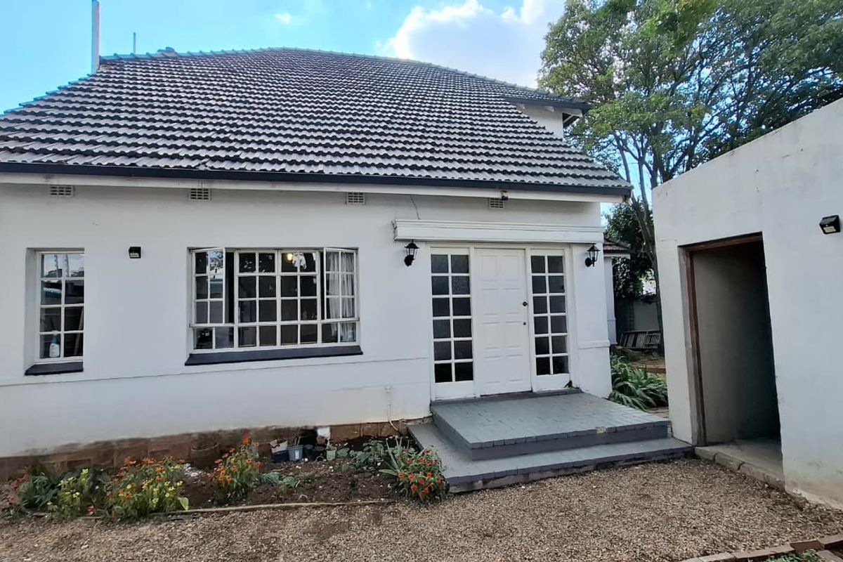 Double storey 3 bedroom 2 bathroom Orange Grove home  - Photo 4