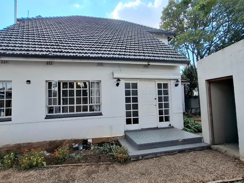 Double storey 3 bedroom 2 bathroom Orange Grove home  - Photo 4