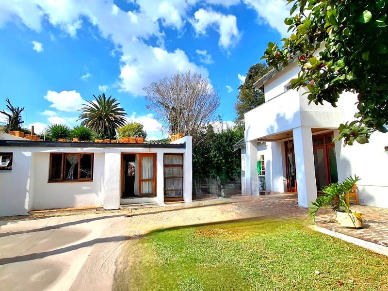 Double storey 3 bedroom 2 bathroom Orange Grove home  - Photo 2
