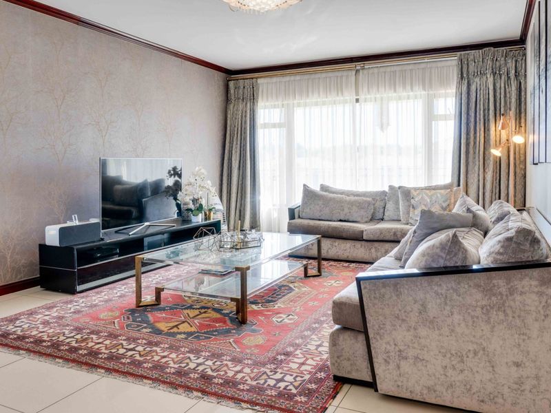 3-bedroom, 2-bathroom apartment situated in the sought-after Lake Xanadu complex in Blue Hills. - Photo 2