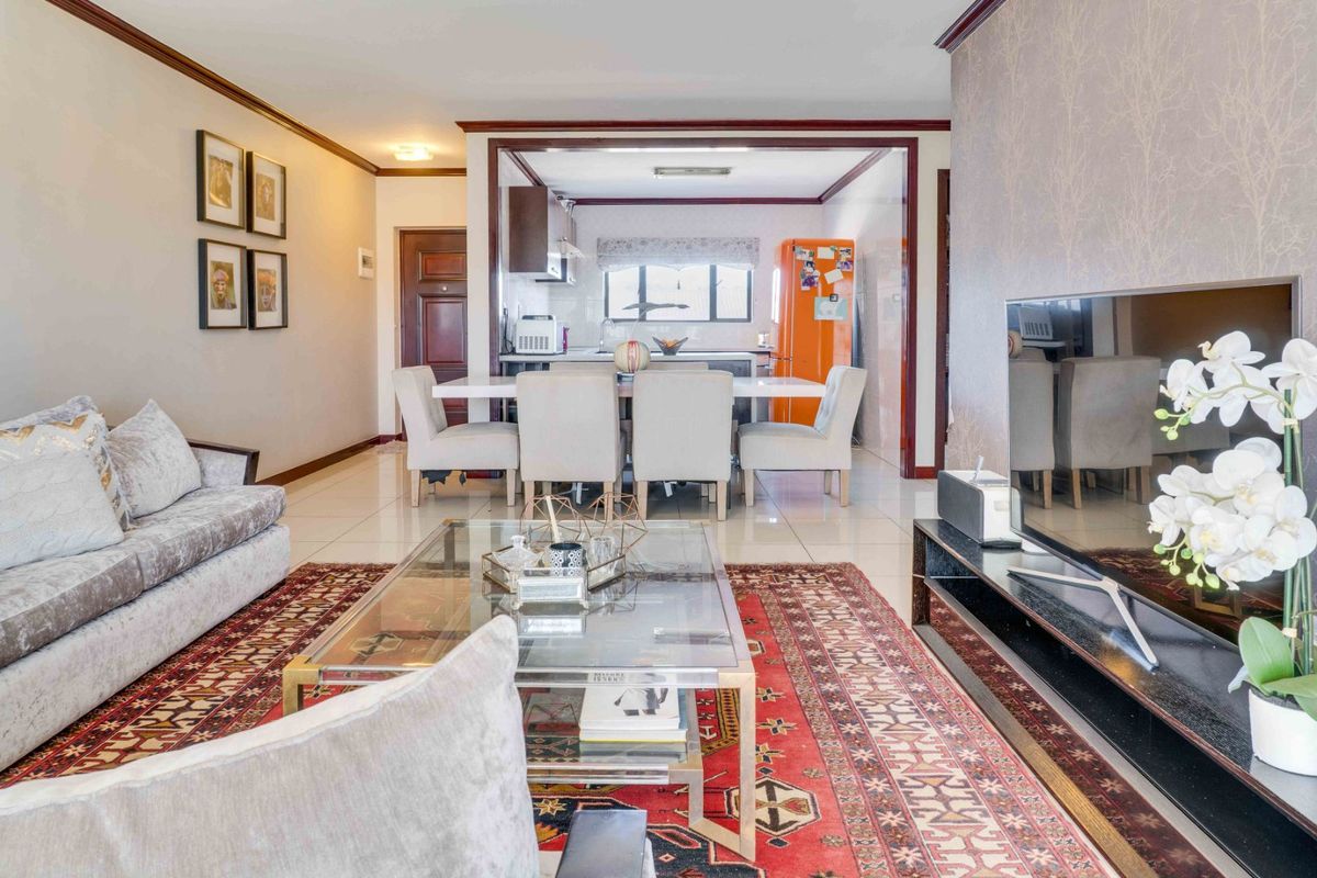 3-bedroom, 2-bathroom apartment situated in the sought-after Lake Xanadu complex in Blue Hills. - Photo 4