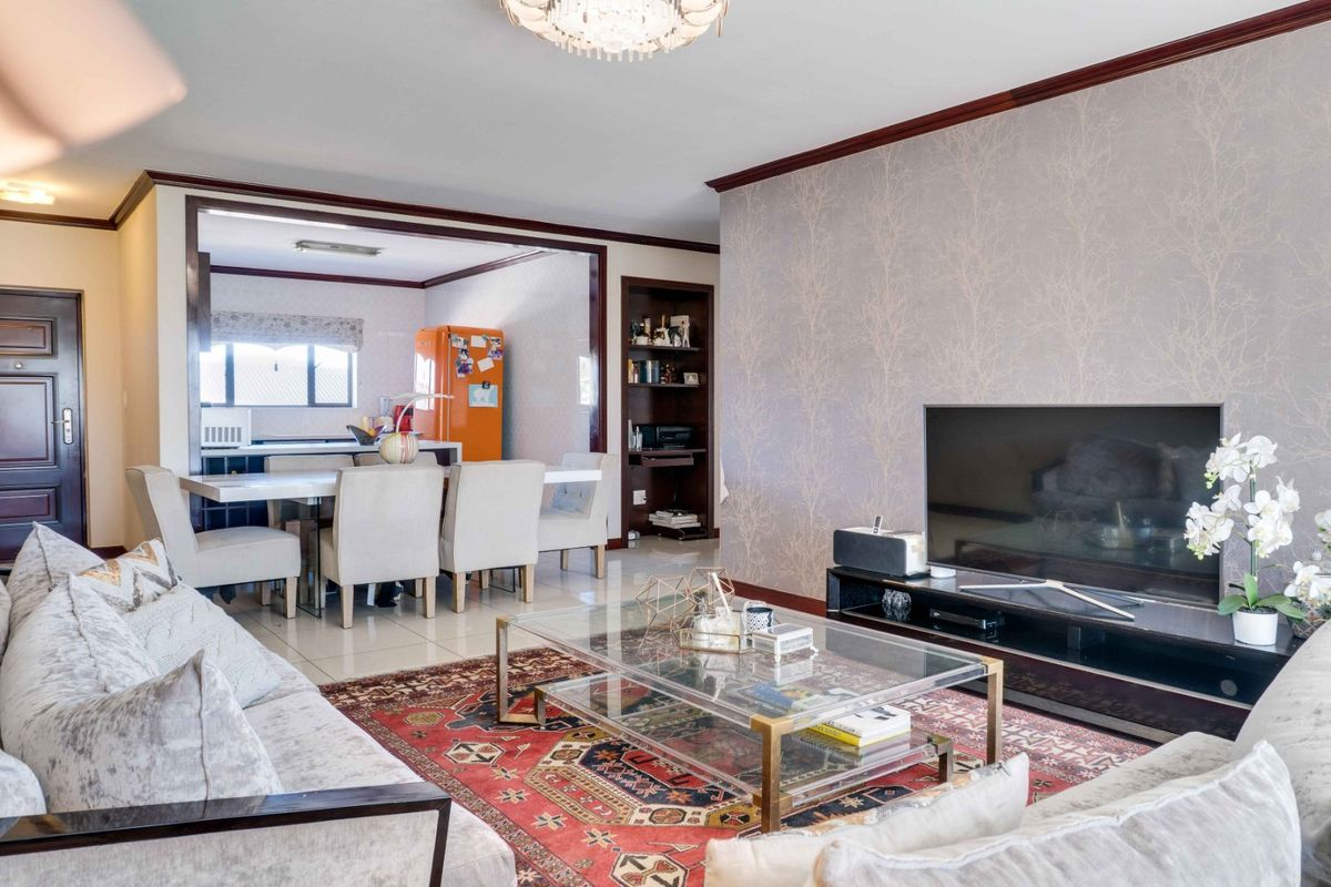 3-bedroom, 2-bathroom apartment situated in the sought-after Lake Xanadu complex in Blue Hills. - Photo 3