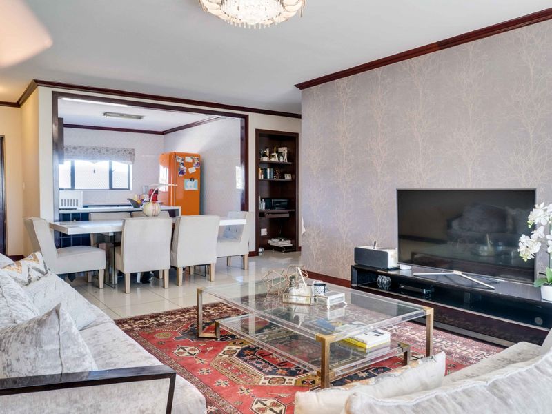 3-bedroom, 2-bathroom apartment situated in the sought-after Lake Xanadu complex in Blue Hills. - Photo 3