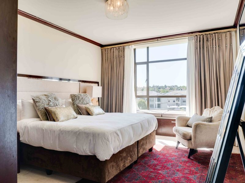 3-bedroom, 2-bathroom apartment situated in the sought-after Lake Xanadu complex in Blue Hills. - Photo 10