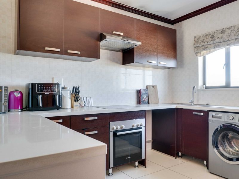 3-bedroom, 2-bathroom apartment situated in the sought-after Lake Xanadu complex in Blue Hills. - Photo 7