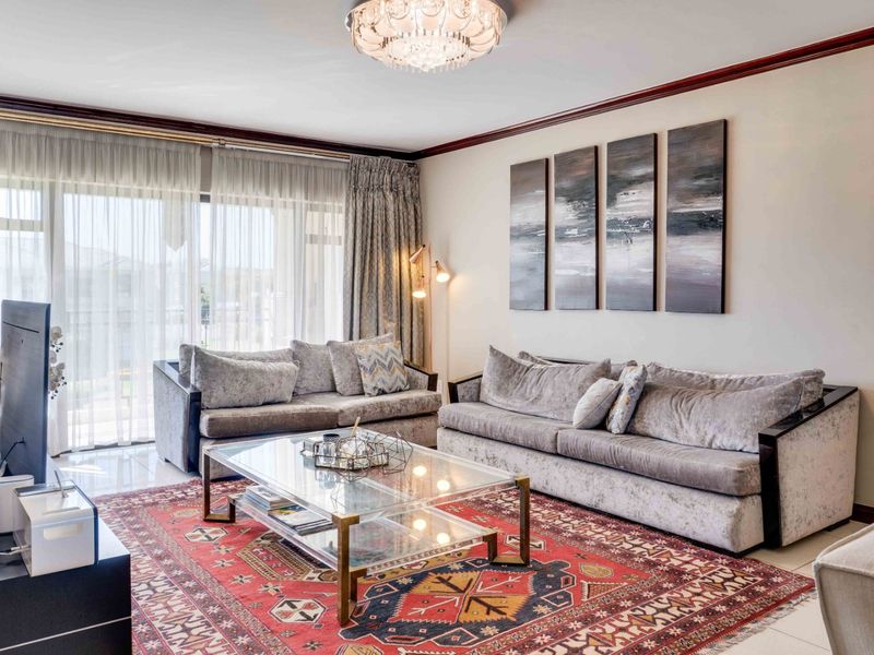 3-bedroom, 2-bathroom apartment situated in the sought-after Lake Xanadu complex in Blue Hills. - Photo 1