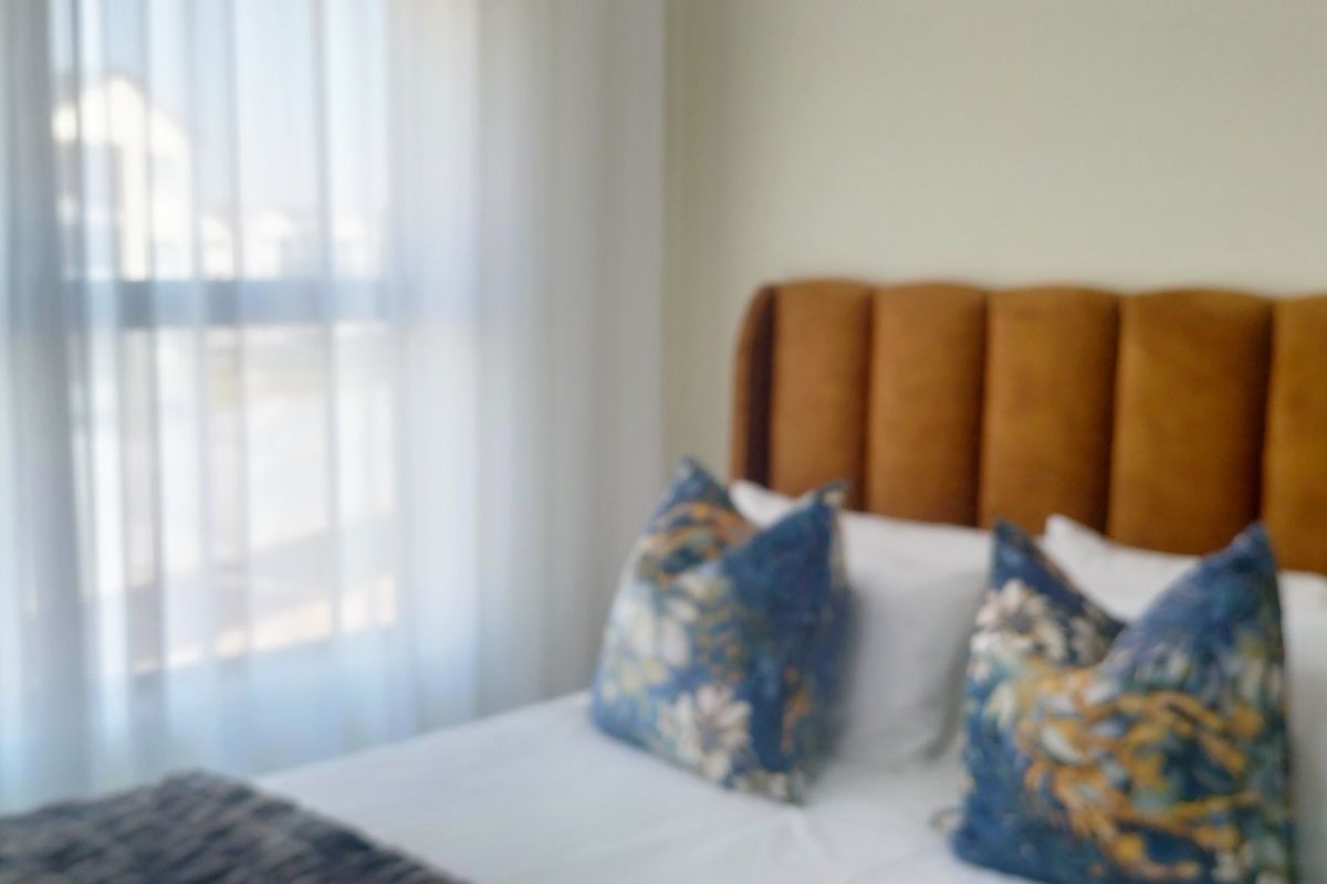 Modern 3-Bedroom, 2-Bathroom Luxury Apartment - Photo 3