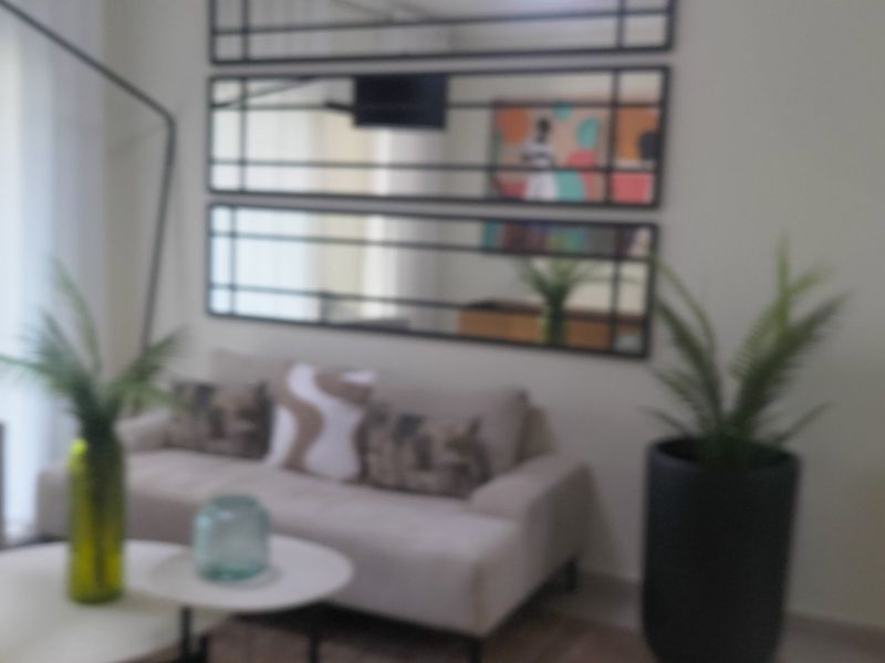 Modern 3-Bedroom, 2-Bathroom Luxury Apartment - Photo 9