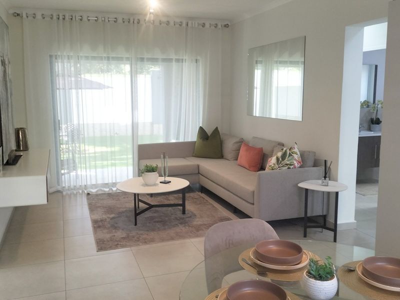 Modern 3-Bedroom, 2-Bathroom Luxury Apartment - Photo 2