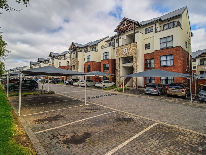 Bright Greenstone flat with open plan living and Balcony with views. - Photo 1