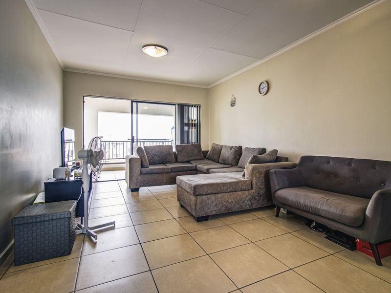 Bright Greenstone flat with open plan living and Balcony with views. - Photo 5