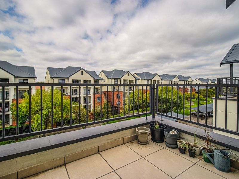 Bright Greenstone flat with open plan living and Balcony with views. - Photo 8