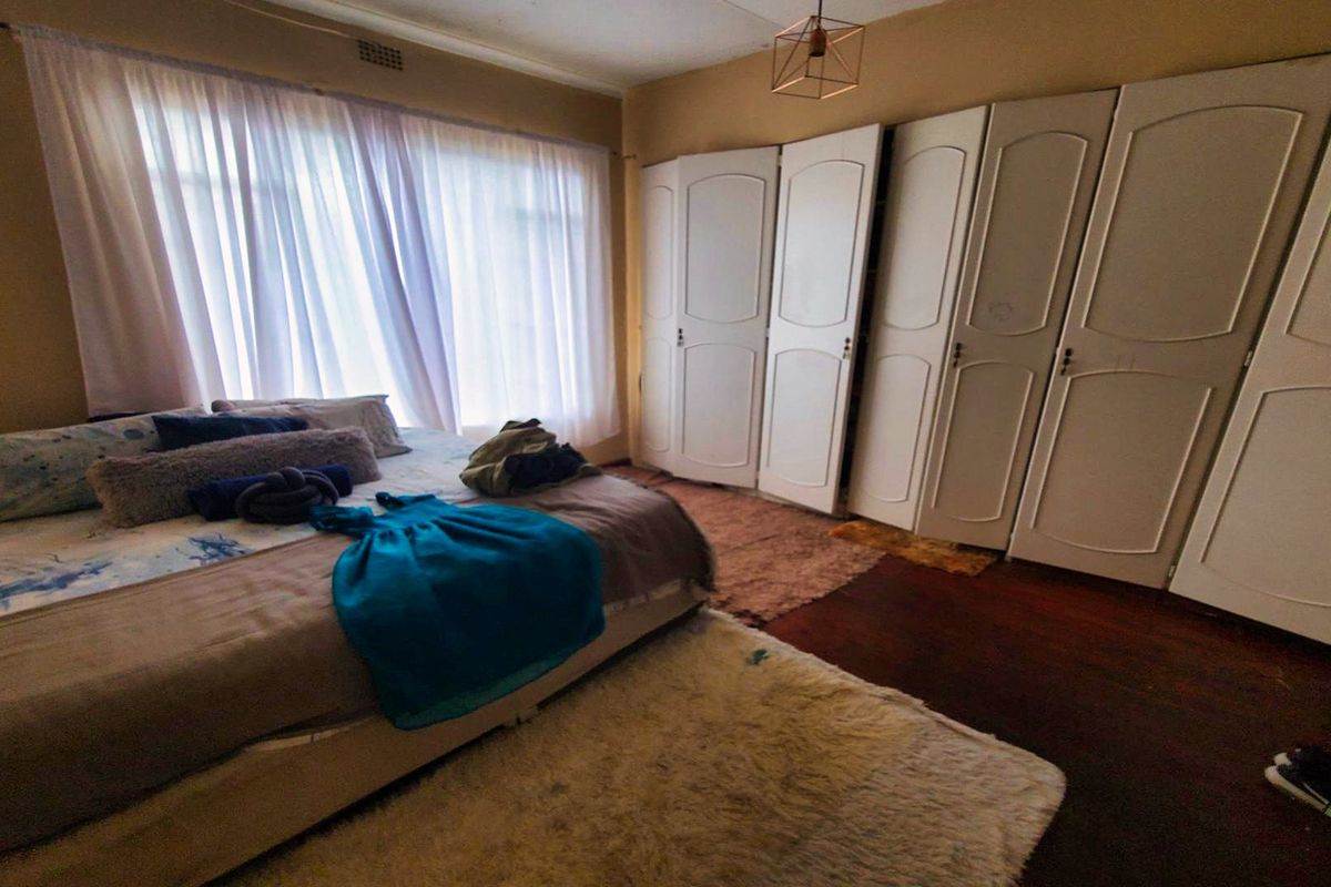 Spacious 3-Bedroom Family Home with Pool, Garage & Carports in Benoni - Photo 5