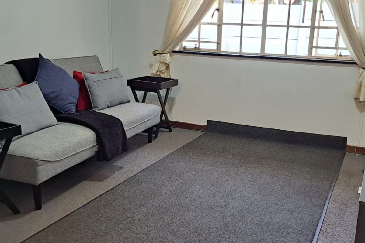 5 Bedroom House for Sale in Van Riebeeck Park - Photo 3
