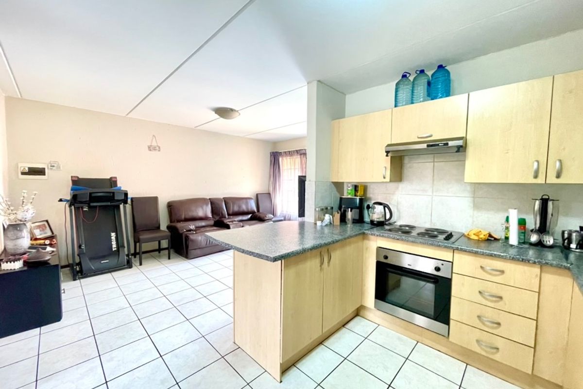 2 Bedroom 1 Bathroom Apartment for Sale  - Photo 2