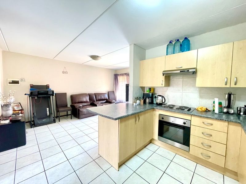 2 Bedroom 1 Bathroom Apartment for Sale  - Photo 2