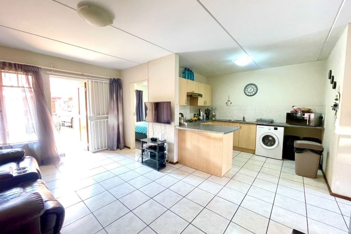 2 Bedroom 1 Bathroom Apartment for Sale  - Photo 3