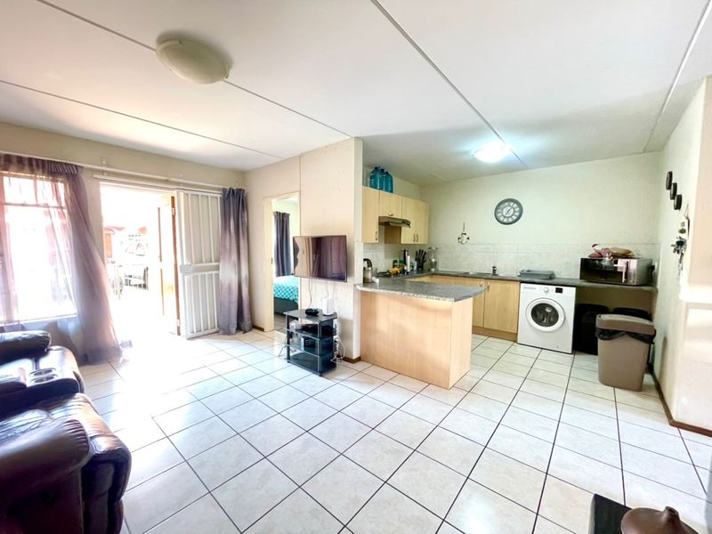 2 Bedroom 1 Bathroom Apartment for Sale  - Photo 4