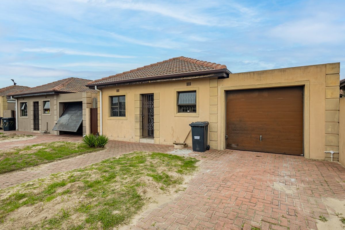 Life is good in a gated community - Photo 2